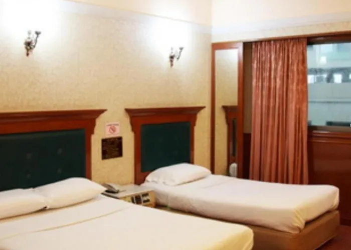 Pradipat Hotel 3*